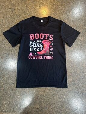 Women Black 'Boots and Bling' Cowgirl Graphic Black Tee Shirt Small